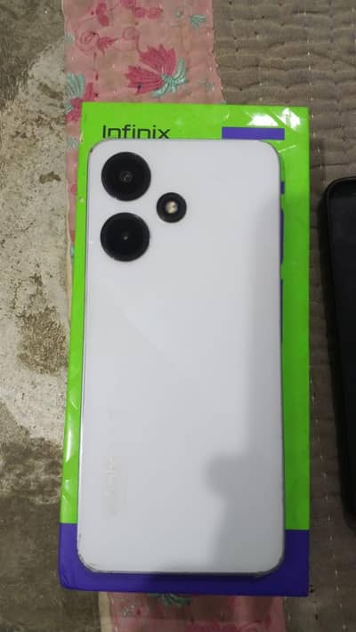 Infinix Hot 30i 8GB 128GB - 10/09 Condition - Box Available