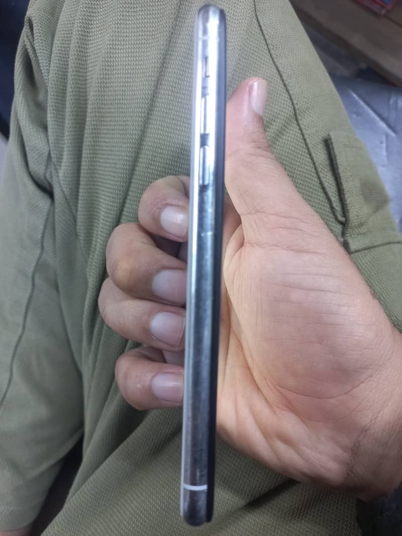 Apple iPhone X 3