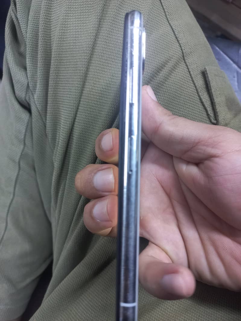 Apple iPhone X 4