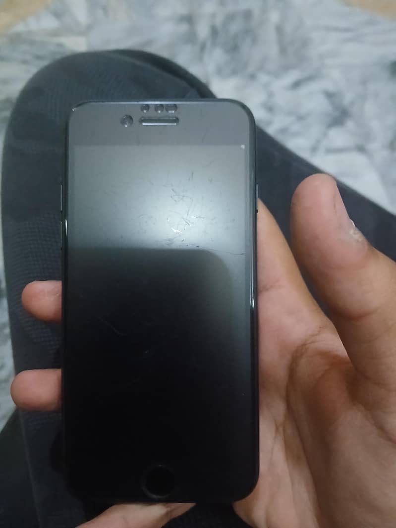 Apple iPhone 7 0