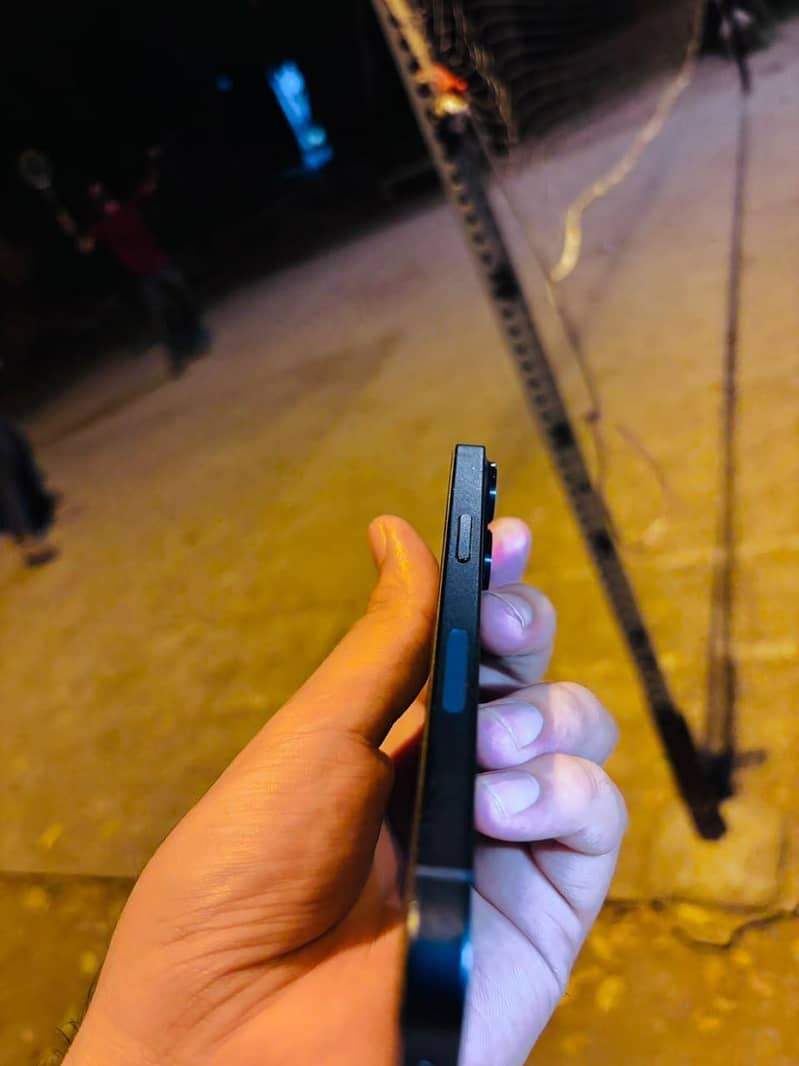 Apple iPhone 13 2