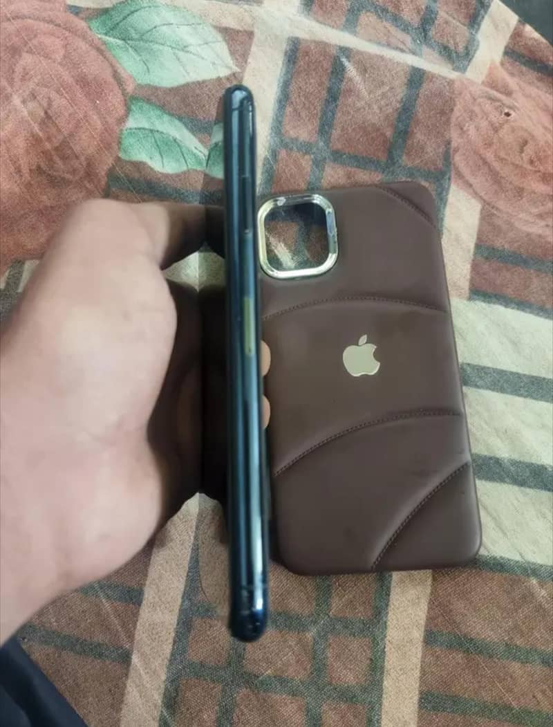 Apple iPhone 11 Pro Max 1