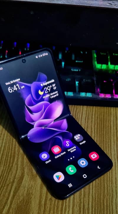 Samsung Mobile Z Flip 3 Non PTA 8.5/10