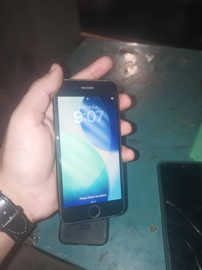 Apple iPhone SE 3