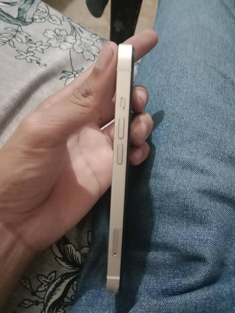 Apple iPhone 13 2