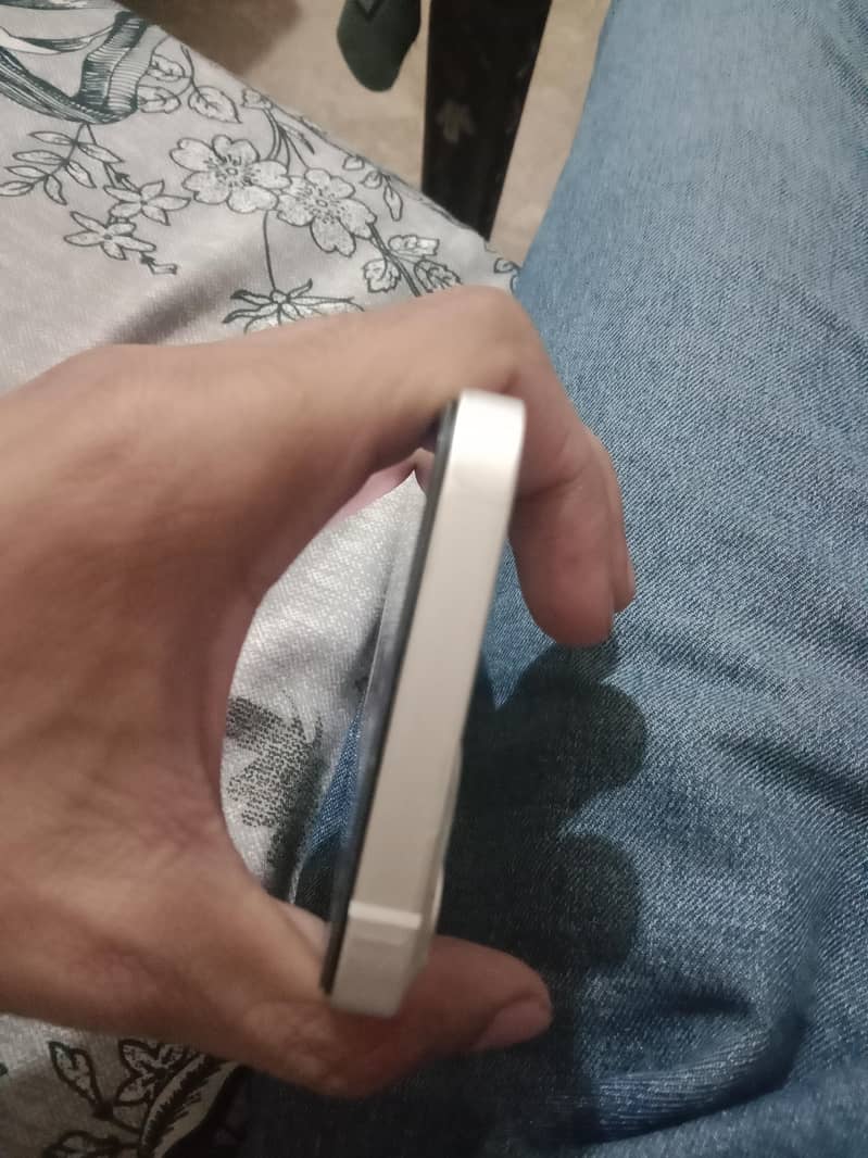 Apple iPhone 13 4