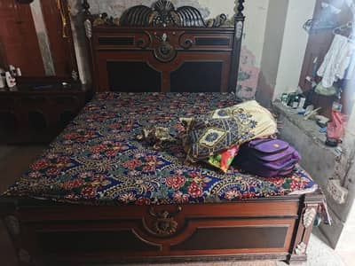 bed with 6 inch moltyfoam mattress