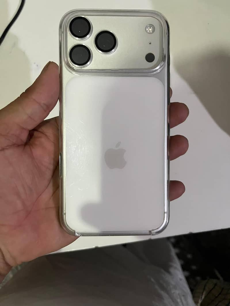 Apple iPhone 17 Pro Max 1