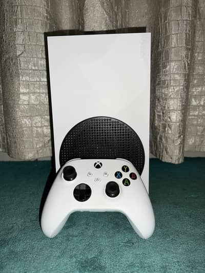 Xbox series s with all accessories without box