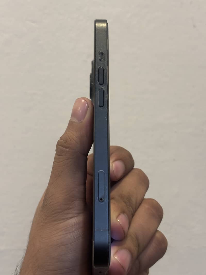 Apple iPhone 13 4