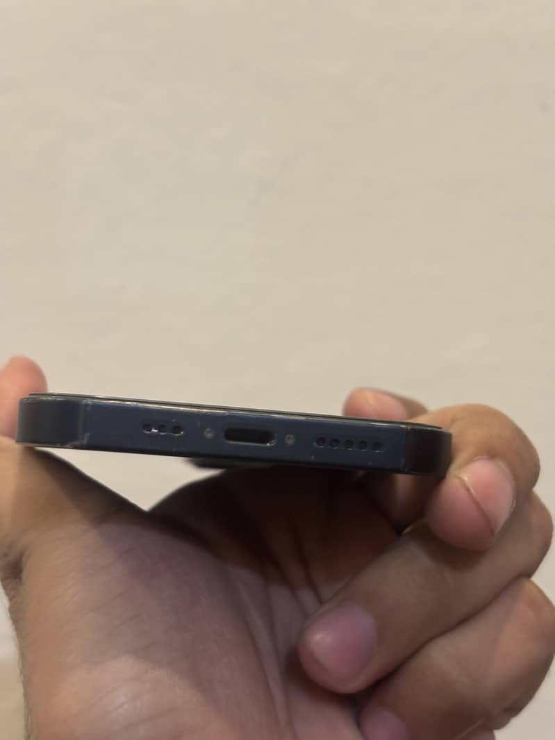 Apple iPhone 13 5