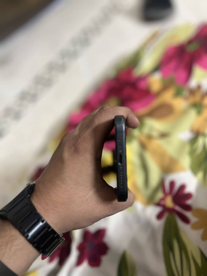 Apple iPhone 15 Pro Max 2