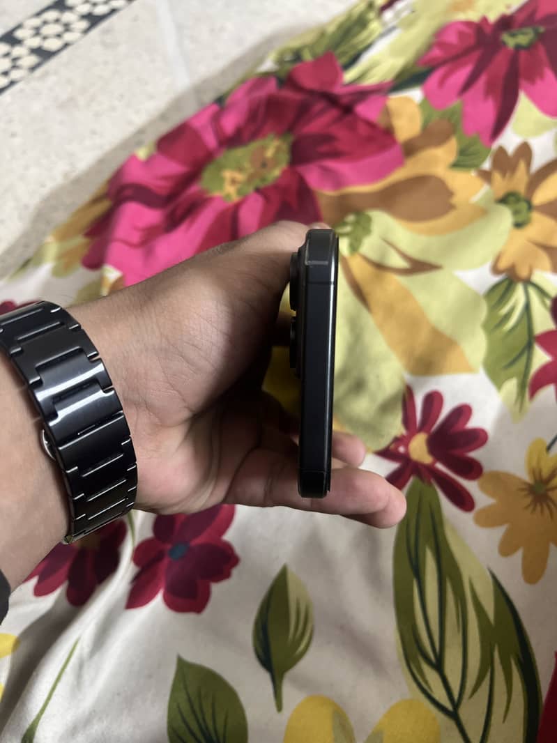 Apple iPhone 15 Pro Max 3
