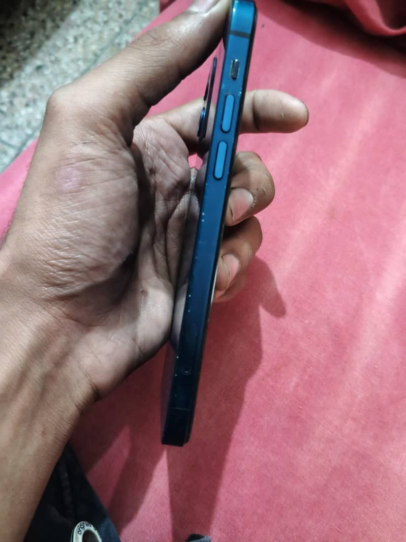 Apple iPhone 12 3