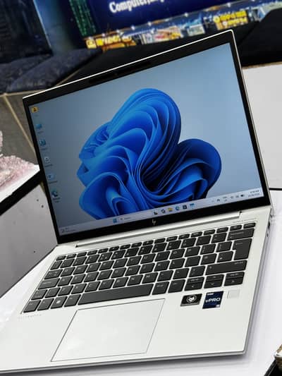 HP Elitebook 830 G9