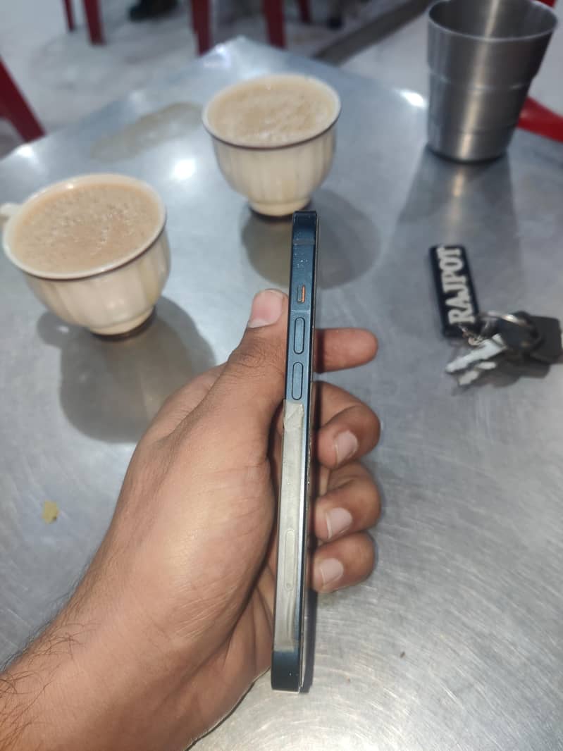 Apple iPhone 13 4
