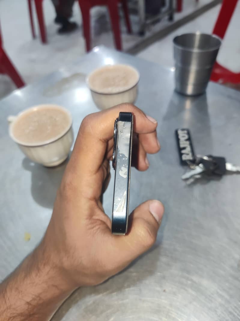 Apple iPhone 13 5