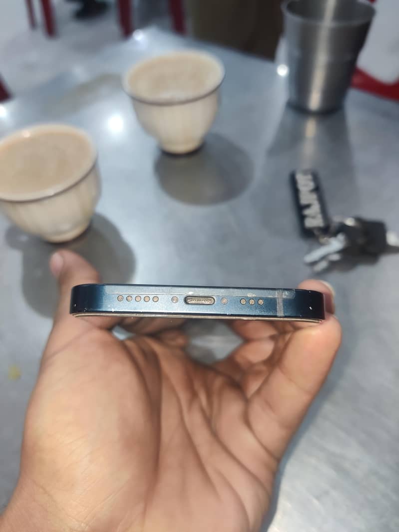 Apple iPhone 13 6
