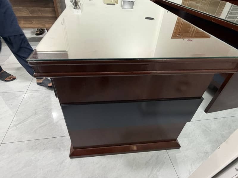 Office tables 4