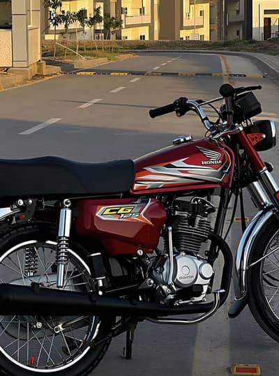 2027 model CG 125 red