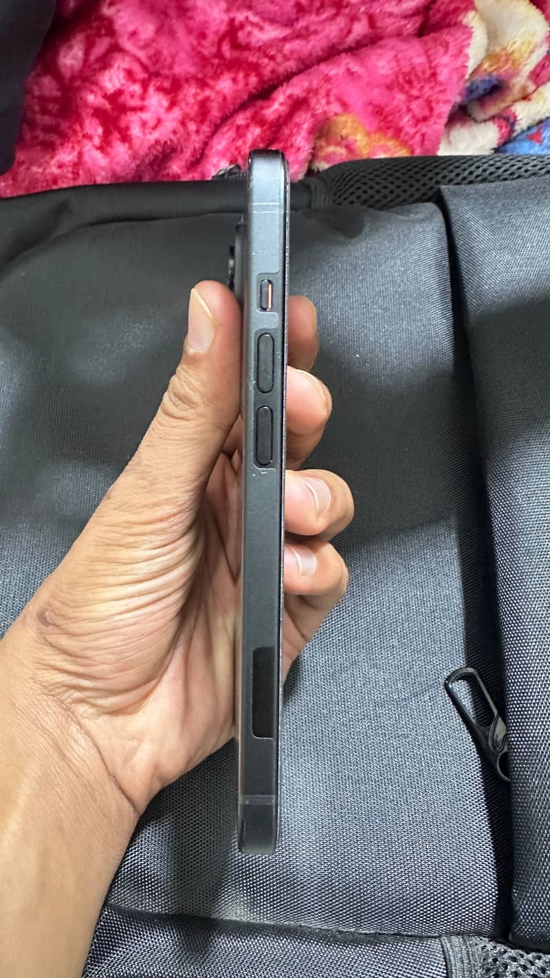 Apple iPhone 15 3