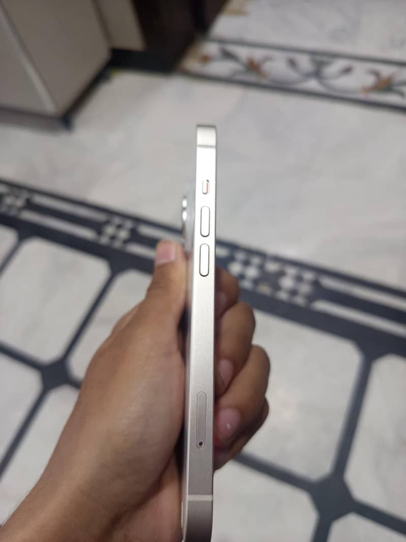Apple iPhone 14 3