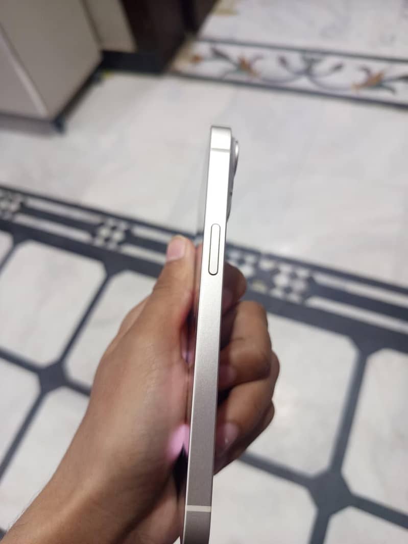 Apple iPhone 14 5
