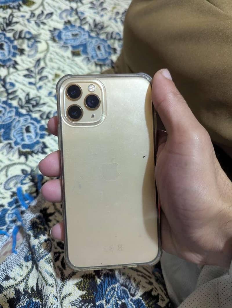Apple iPhone 11 Pro 4