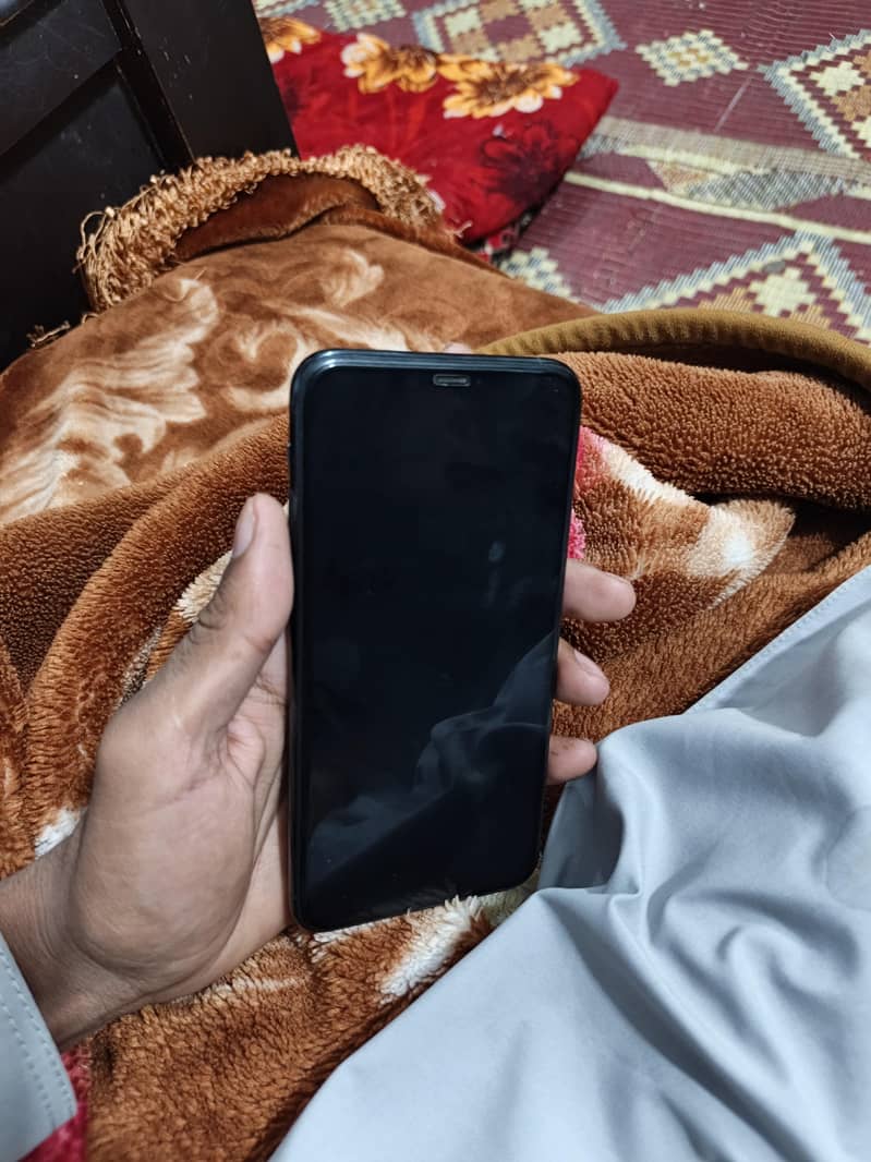 Apple iPhone 11 Pro Max 2