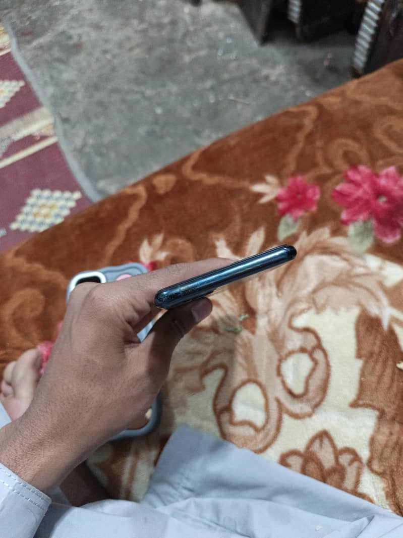 Apple iPhone 11 Pro Max 3