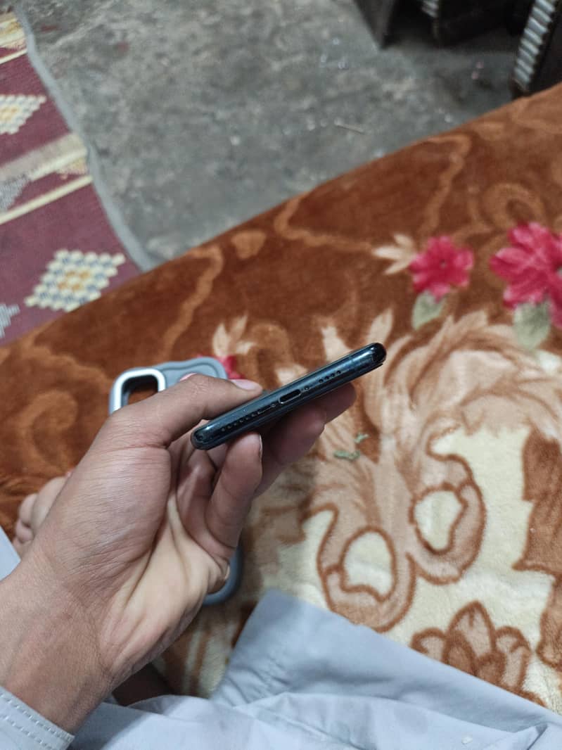 Apple iPhone 11 Pro Max 4