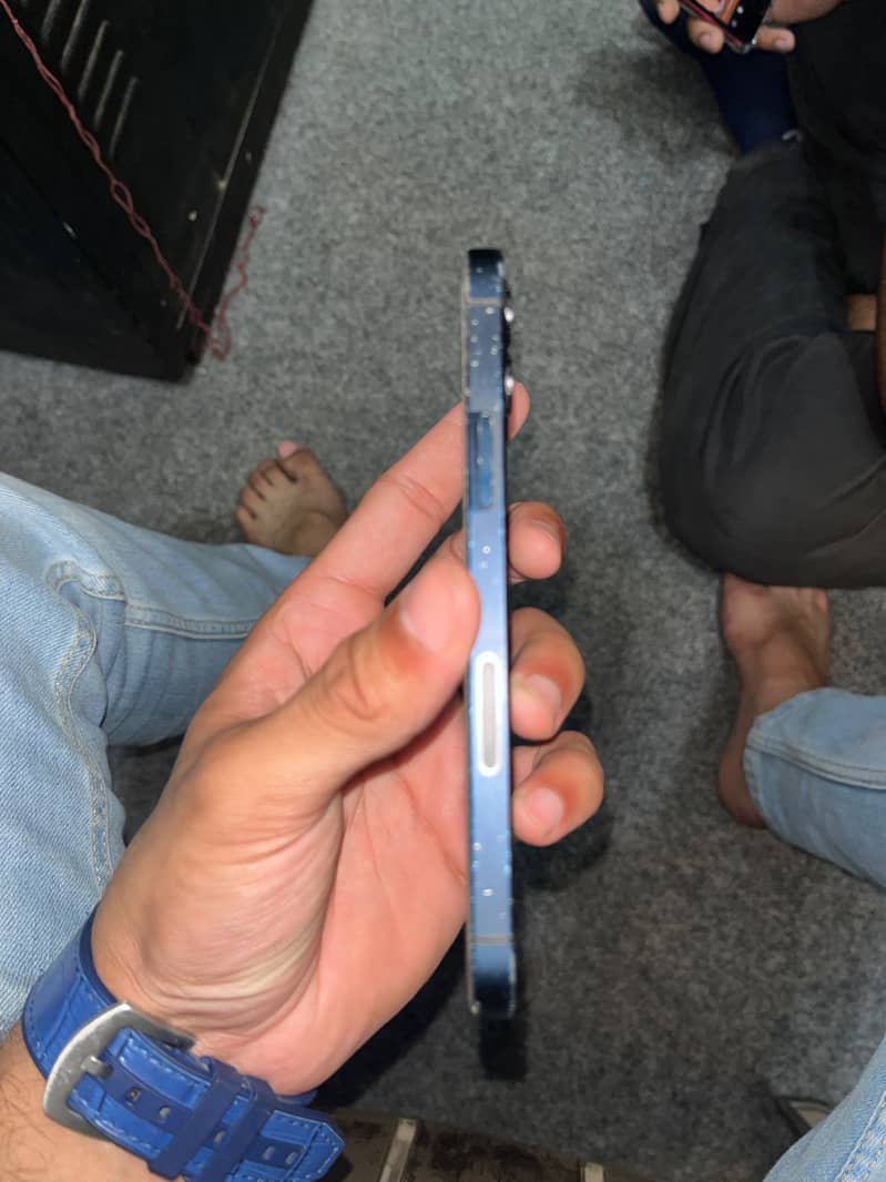 Apple iPhone 12 0