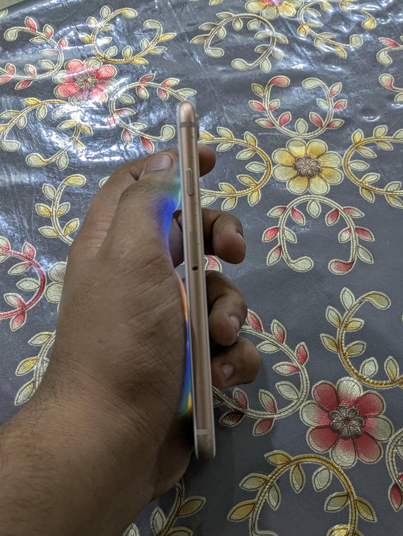 Apple iPhone 8 4