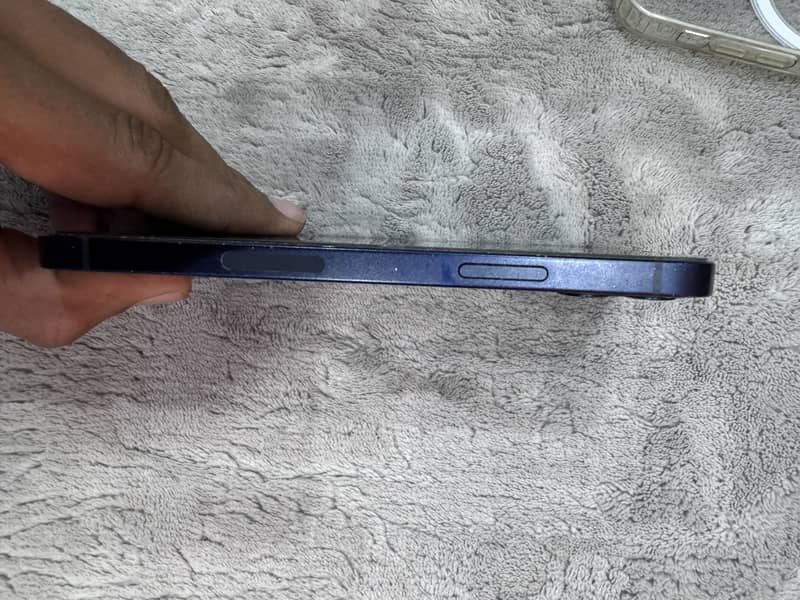 Apple iPhone 12 6