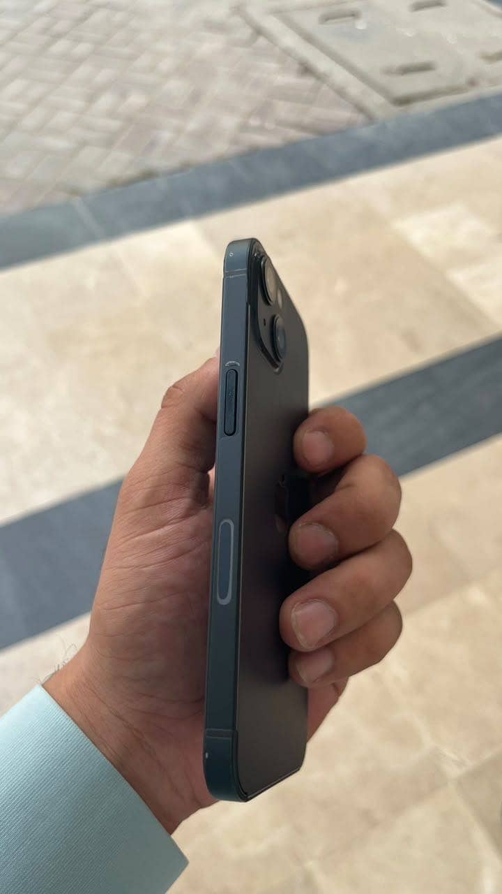 Apple iPhone 13 8