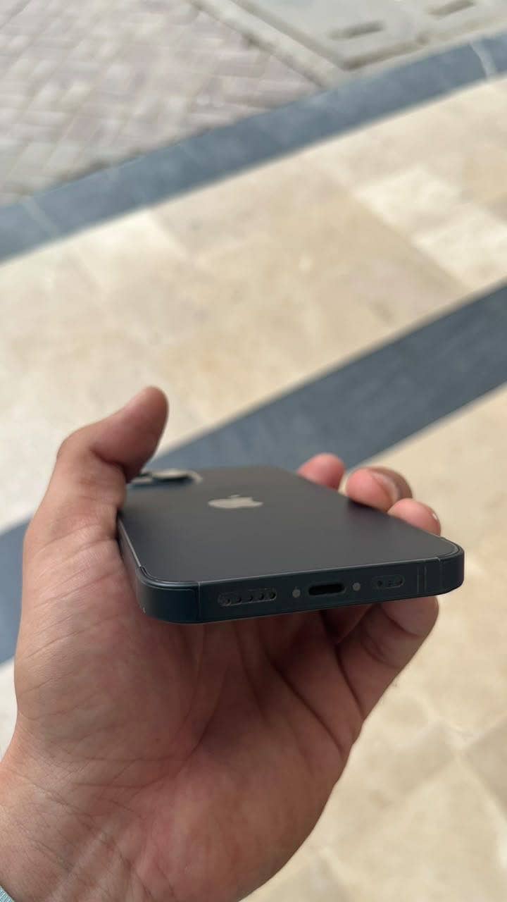 Apple iPhone 13 9