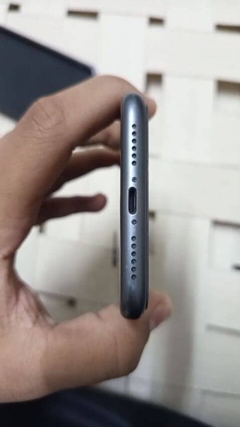 Apple iPhone 11 8