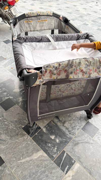 Bassinet for sale in Lahore complete set