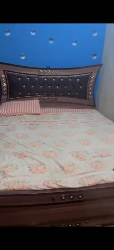 bed / dressing table