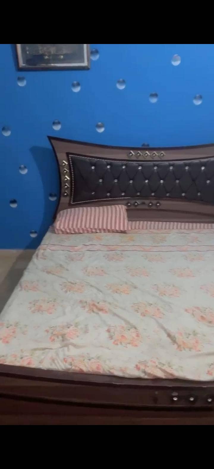 bed / dressing table 1