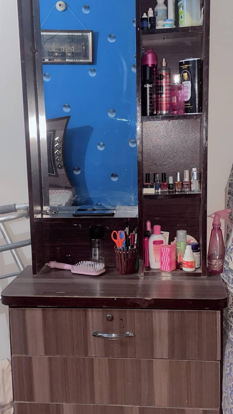 bed / dressing table - Beds - 1120984471