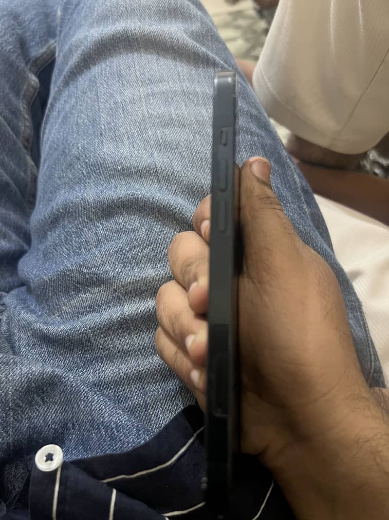 Apple iPhone 13 0