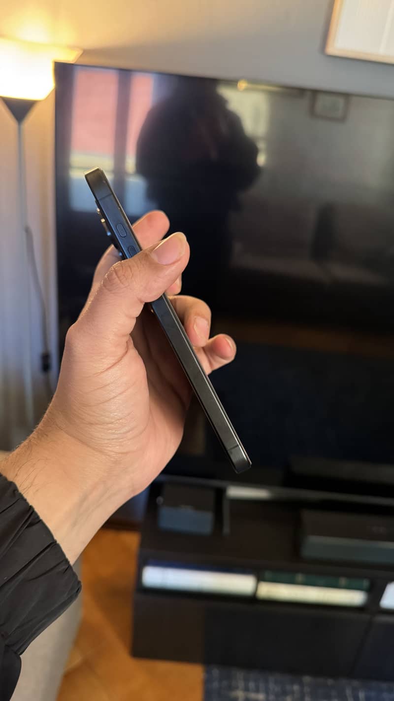 Apple iPhone 15 Pro Max 3
