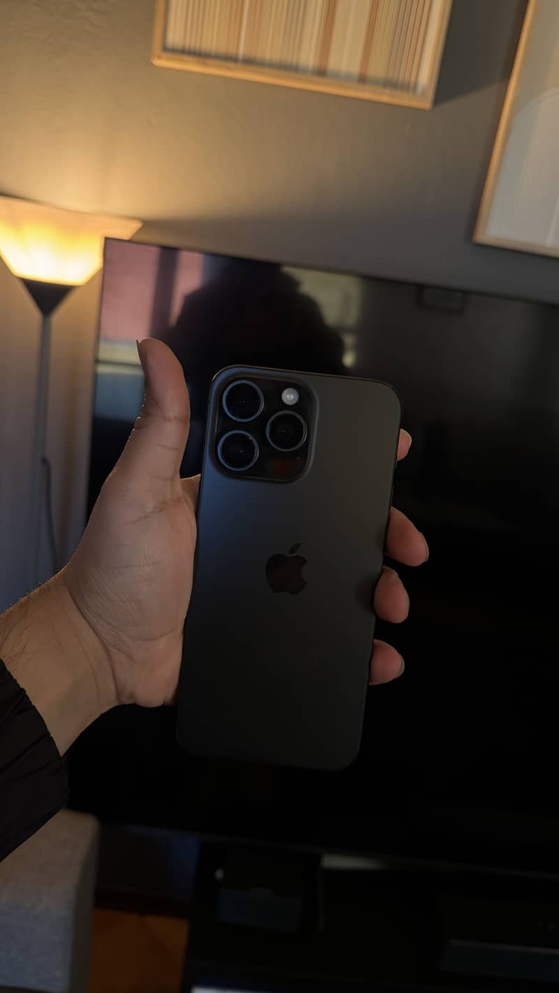Apple iPhone 15 Pro Max 5