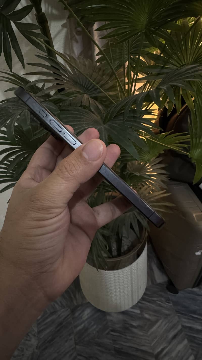 Apple iPhone 15 Pro Max 10