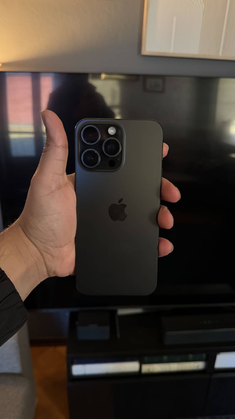 Apple iPhone 15 Pro Max 2