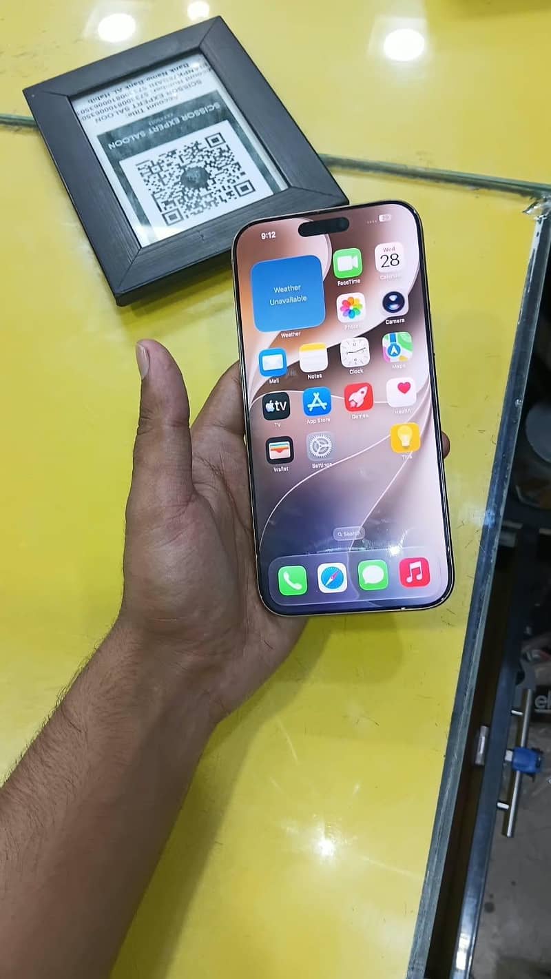 Apple iPhone 16 Pro Max 1