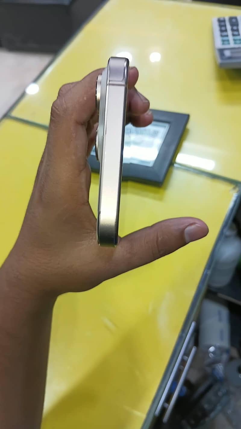 Apple iPhone 16 Pro Max 3
