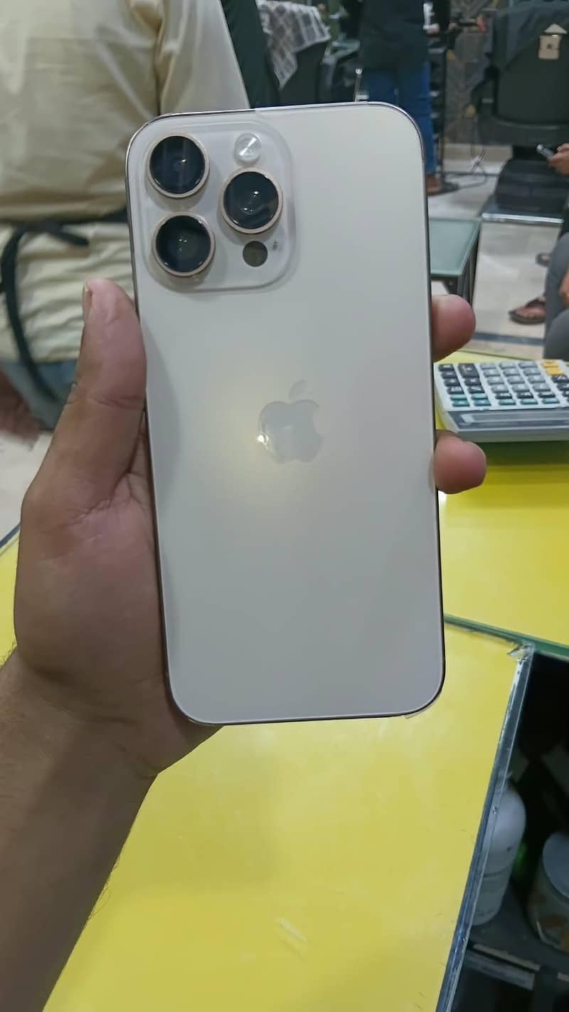 Apple iPhone 16 Pro Max 5