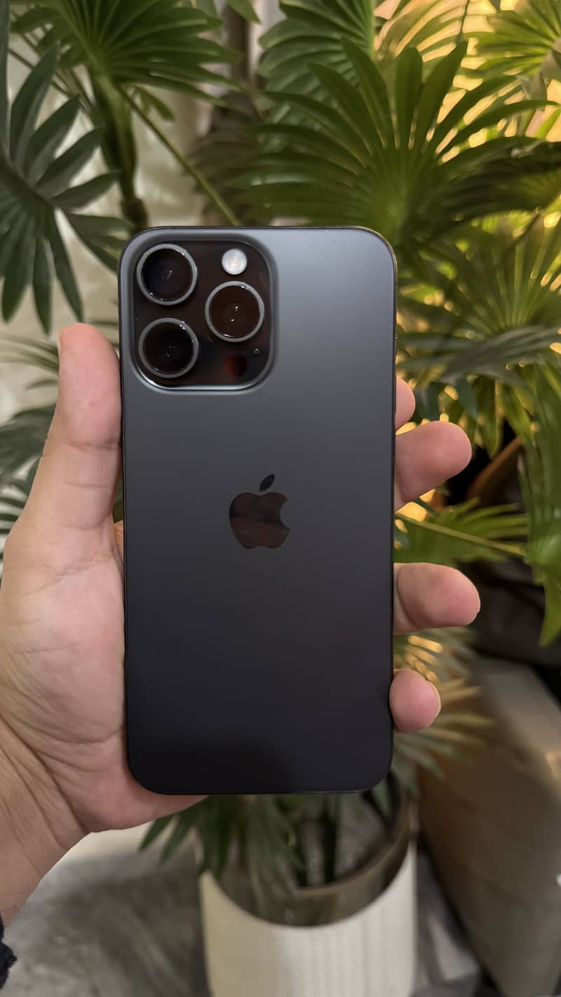Apple iPhone 15 Pro Max 0